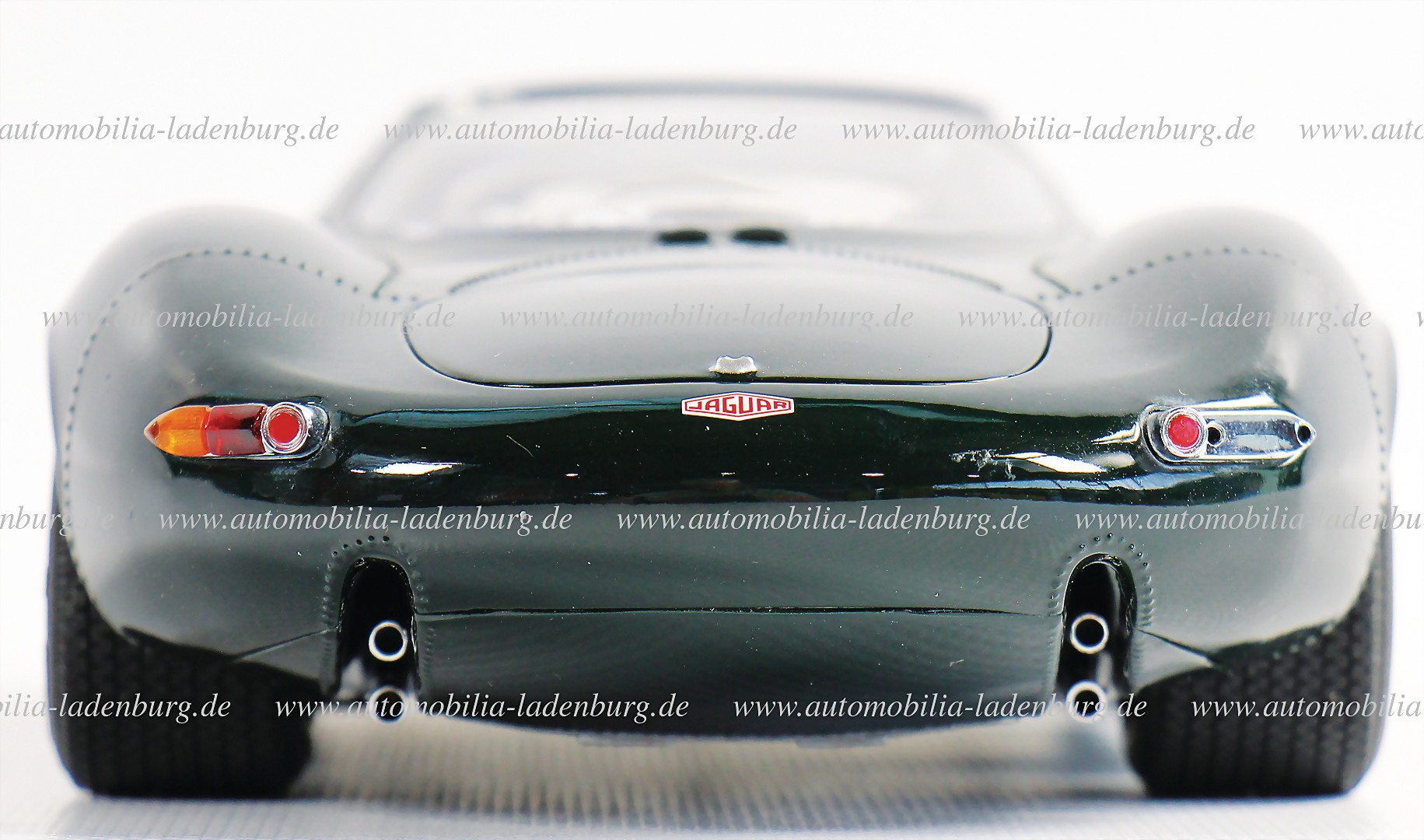 Automobilia Jaguar  - Explore Our Range Of Luxury Sports Cars, Saloon Cars And Suvs.