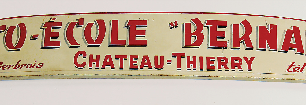 Nr. 3089 - Bemaltes Blechschild für Aufbau Fahrschulfahrzeug in Frankreich 'Auto Ecole Bernard' im Format ca. 126 x 20 cm,